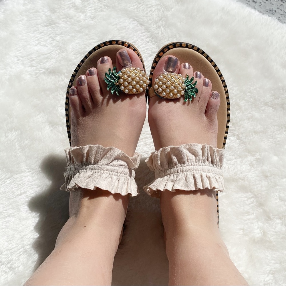 Pearl pineapple ruffle sandals beige